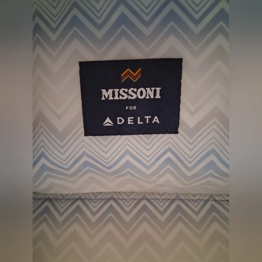 NWOT Missoni & Delta Blue Mesh ZigZag Travel Cosmetic Beauty Makeup Zip Case Bag